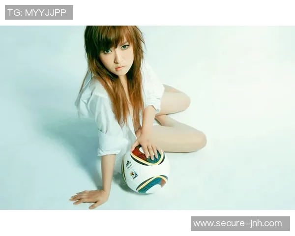 足球帅哥展现完美身材裸体写真引发热议与粉丝狂欢 足球帅哥展现完美身材裸体写真引发热议与粉丝狂欢